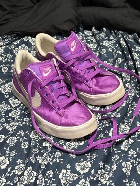 Used Nike Sweet Classic Purple Sneaker Low-top Women’s 8.5/Men’s 6